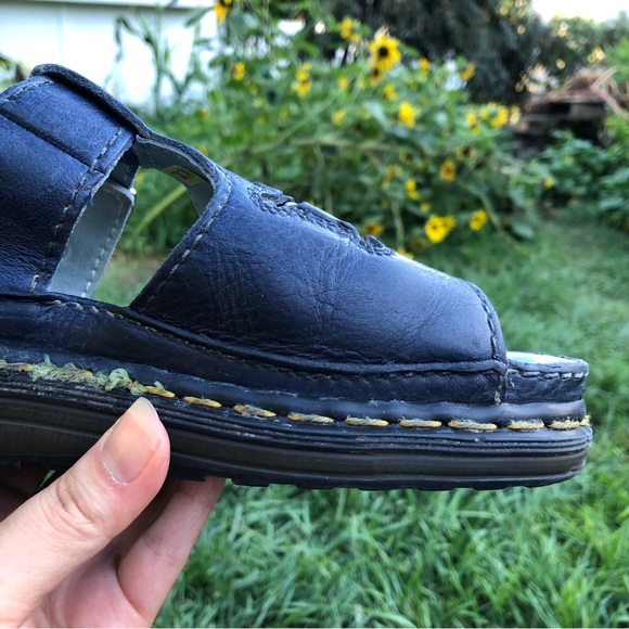 Dr. Martens Daisy O-ring Cut-Out Sandals - Picture 11 of 16